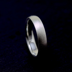 Sleek Ring / 4mm Silver ring サイズオーダー制作/ 受注製作シルバー　ダイヤポイント甲丸形状 1枚目の画像