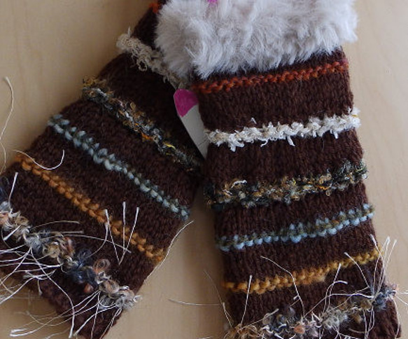 手編みの指なし手袋&リストウォーマー【送料無料】　ファー付き　冬　防寒対策 3枚目の画像