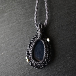 宝石質ブラックラブラドライトのマクラメネックレス - 漆黒 -＜一点物＞ 6枚目の画像