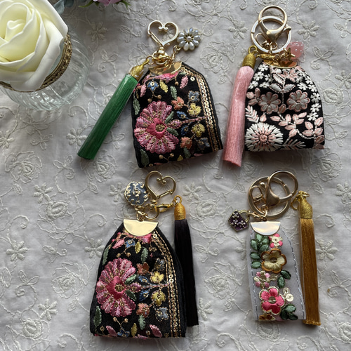 お纏めリクエスト＊刺繍のバッグ♡コインケース♡チャームなど♡ お纏めリクエスト＊刺繍のバッグ♡コインケース♡チャームなど♡