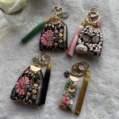 インド刺繍バッグチャーム』大きめ キーホルダー プチギフト お
