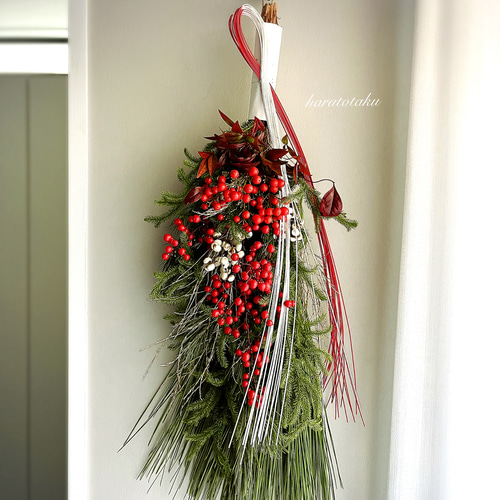 大王松・五葉松・ヒカゲノカズラ・南天・水引…縁起物を合わせた