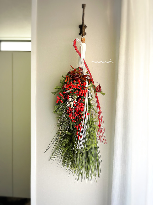 大王松・五葉松・ヒカゲノカズラ・南天・水引…縁起物を合わせた