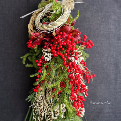 大王松・五葉松・ヒカゲノカズラ・南天・水引…縁起物を合わせた