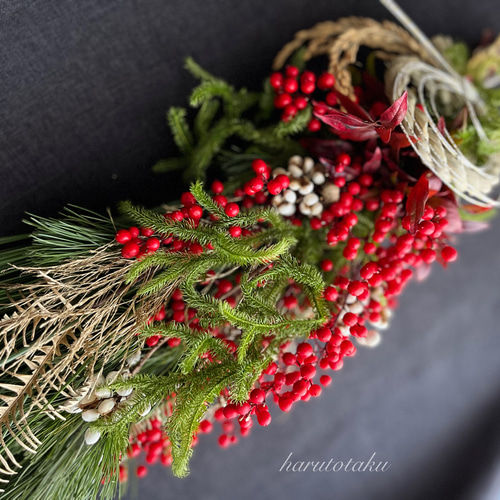 大王松・五葉松・ヒカゲノカズラ・南天・水引…縁起物を合わせた