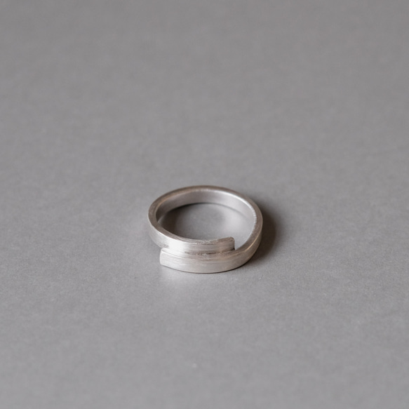 抱擁する銀の指輪 / 3mm / 指輪 シンプル 槌目 シルバー silver925 ピンキーリング ペアリング ギフト 4枚目の画像