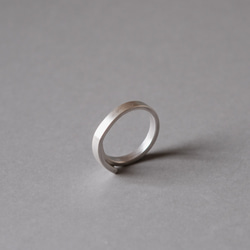 抱擁する銀の指輪 / 3mm / 指輪 シンプル 槌目 シルバー silver925 ピンキーリング ペアリング ギフト 2枚目の画像
