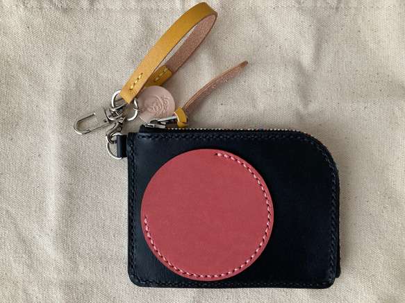 L字ファスナー財布《鍵ポケット》ストラップ付き　薄型財布　ハーフウォレットミニ財布　日本製カラーヌメ革　お月様　虹色 8枚目の画像