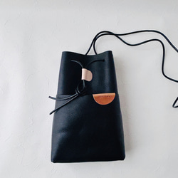 モノトーン 革の巾着バッグ3way Leather Drawstring Bag 5枚目の画像