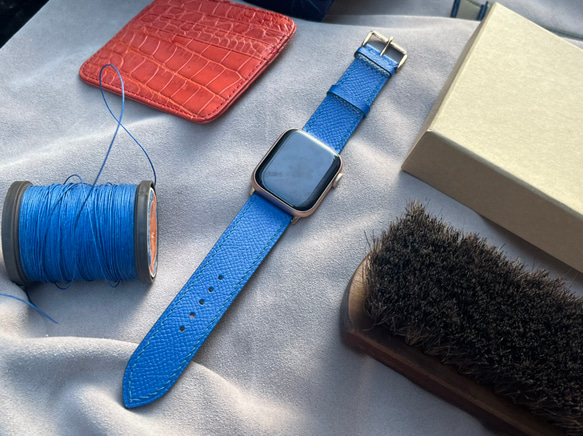 Apple Watch レザーストラップは、ブルーカラーの高品質フレンチエプソム牛革を使用（送料無料） 2枚目の画像