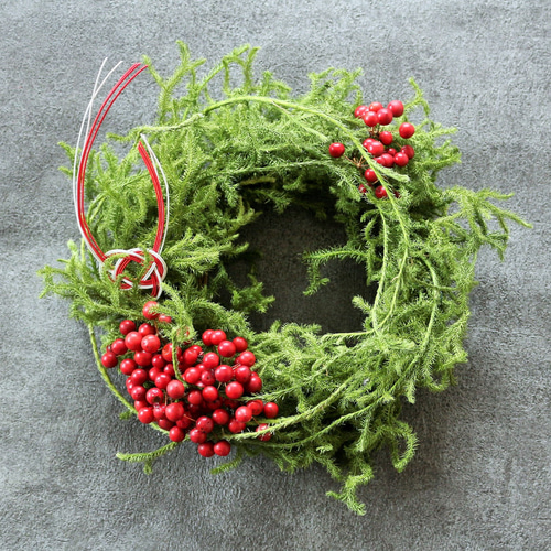 ラッピング無料❍ヒカゲノカズラとサンキライのお正月リース