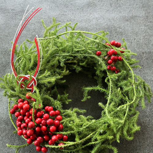 ラッピング無料❍ヒカゲノカズラとサンキライのお正月リース しめ縄