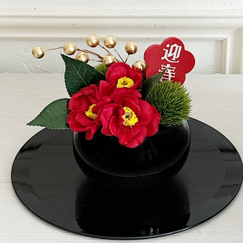 シーグラスアート　椿の梅のフラワーアレンジ　お正月　meru様 ハンドメイド シーグラスアート 椿の梅のフラワーアレンジ お正月 meru様