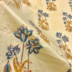 【50cm增量】米色布料藍色大圖案花卉印第安手工版畫布料棉質 第5張的照片