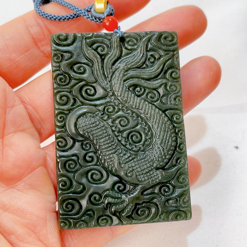 新入荷】天然玉石 和田玉碧玉 龍のレリーフネックレス 大判 鑑定