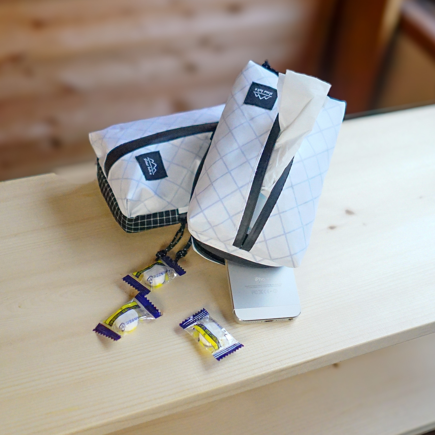 ホワイト・モバイルポケティケース /登山・キャンプ・アウトドア・ポケットティッシュカバー・スマホケース・白