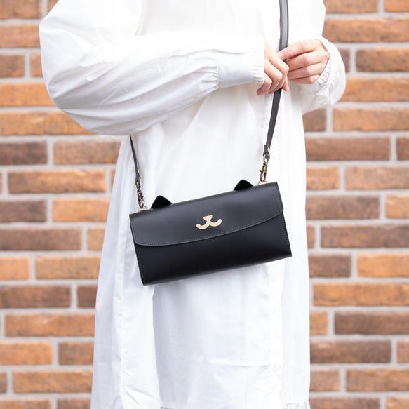 ニャンとも軽い！猫耳大容量お財布ショルダー 本革 スマホ入る