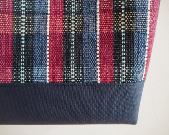 A4大號保暖格紋手織布手提包（海軍藍） 第4張的照片