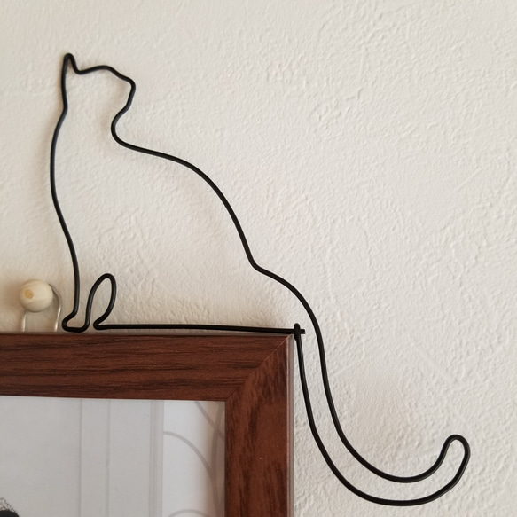 ワイヤーアート 壁飾り 猫 【にゃんだらりん 】飾り ワイヤークラフト ウォールデコ インテリア雑貨 黒猫 コンパクト 3枚目の画像