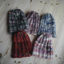 手紡ぎの空気を含んだとても軽い一点もの　airy beanie 1枚目の画像