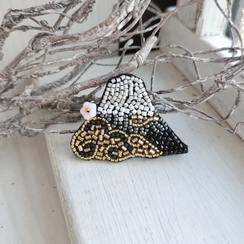 刺繍ブローチ　専用ページ 刺繍ブローチ 「キジ」 | iichi 日々の暮らしを心地よくする