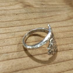 イギリス小花柄アンティークプーンのリメイクリング_0834 レトロかわいいデザインの指輪です 5枚目の画像