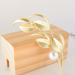 『ゴールドの葉とパールの輝きブローチ』 3枚目の画像