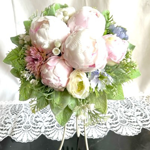 ピオニーのクラッチブーケ（ブートニアの2点セット） ウェディング