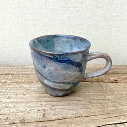 藁灰釉と青釉のマグ　小 1枚目の画像