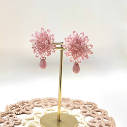 ビーズを編み込んだタティングレースのイヤリング ピンク 3枚目の画像