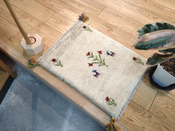 ペルシャ　ギャッベ ミニマット 39×44.5 アイボリー　ザクロの木 新規入荷】ペルシャ ギャッベ 玄関マット 39~41x60cm