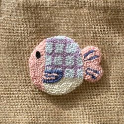 おさかな　ジュートバッグ　ランチバッグ　ミニ　麻　魚　カラフル　ナチュラル　プレゼント　ギフト　刺繍　パンチニードル 5枚目の画像