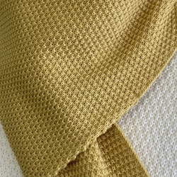 『ポコポコ』と表情豊かな【カノコ編み】のサッと巻けるコンパクトミニマフラー【クリーム】　 5枚目の画像