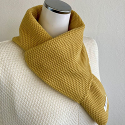 『ポコポコ』と表情豊かな【カノコ編み】のサッと巻けるコンパクトミニマフラー【クリーム】　 4枚目の画像