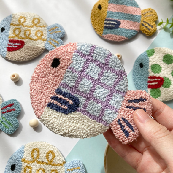 おさかな　コースター　ミニマット　アクセサリートレイ　魚　海の生き物　プチギフト　インテリア　刺繍　パンチニードル 5枚目の画像