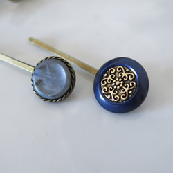 2本セット　ネイビー＆グレー系　ヴィンテージボタンのヘアピン　レトロボタンヘアピン　 3枚目の画像