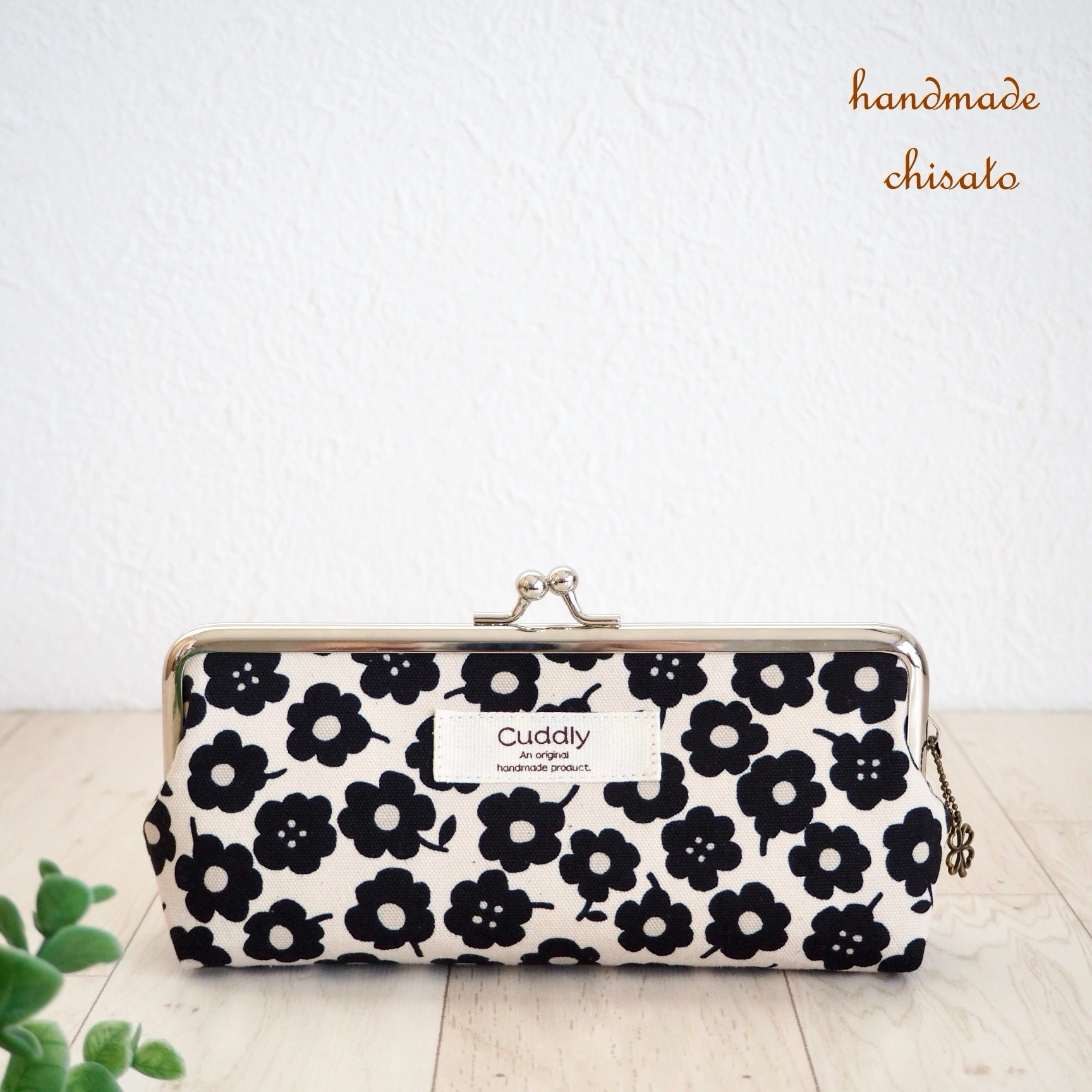 じゅんページです♡ハンドメイド ハンドメイド**モノクロ花柄のナチュラルミニ財布**&daisy
