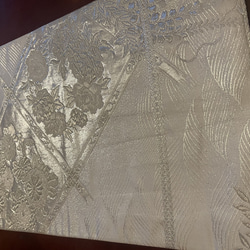 2467豪華刺繍の袋帯リメイク　正絹テーブルランナー　お正月に！ 2枚目の画像