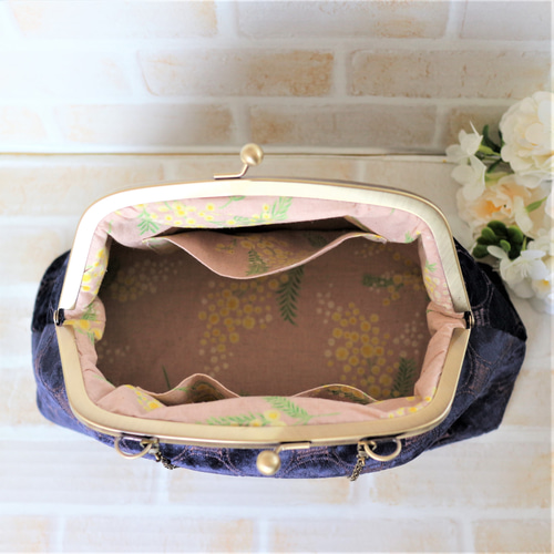 美しいベロア刺繍生地のがま口バッグ（サークル ネイビー