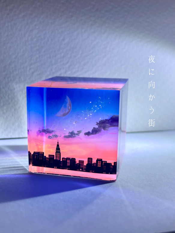 【受注製作】情景レジン-夜に向かう街（3cm) 月/空/プレゼント 2枚目の画像