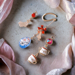 ハンドメイド  ♡  バラのイヤーフック ハンドメイド ♡ 赤いバラのイヤーフック