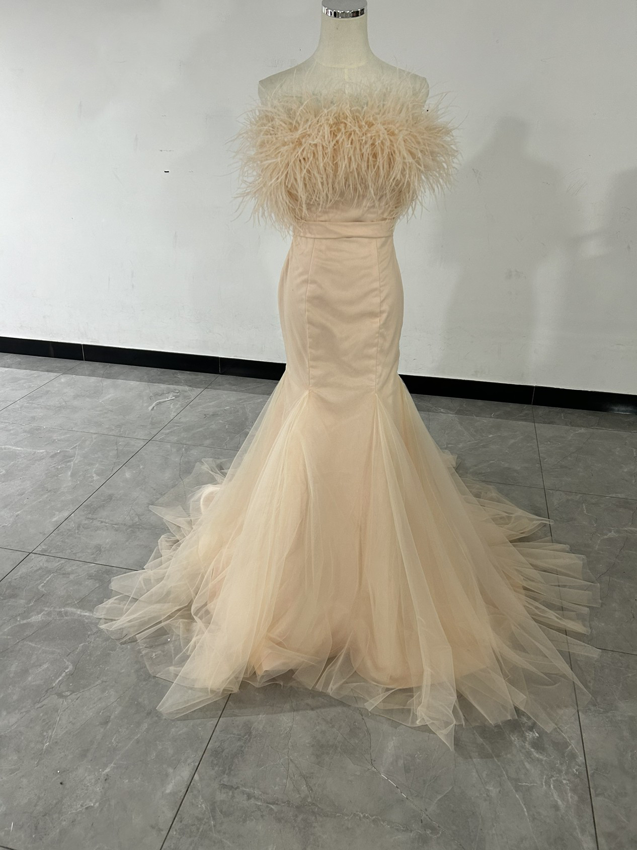 送料無料！優雅なシルエット カラードレス エンパイアライン パーティードレス /結婚式/披露宴