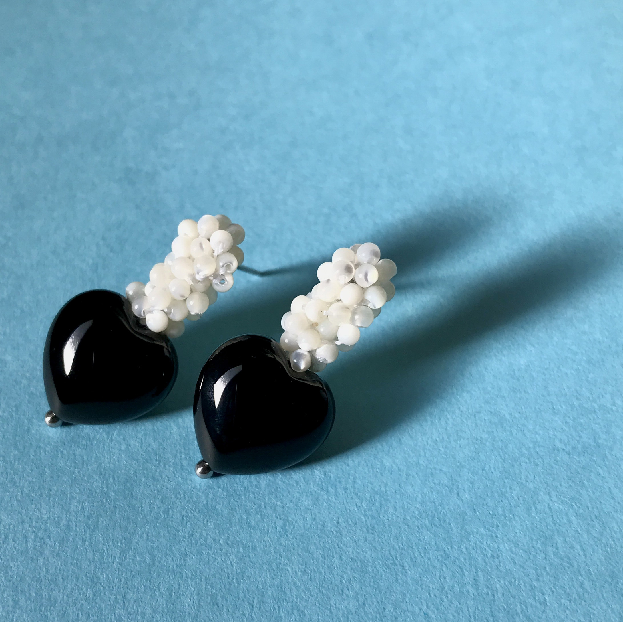 【一点物】オニキス＋マザーオブパール　ピアス