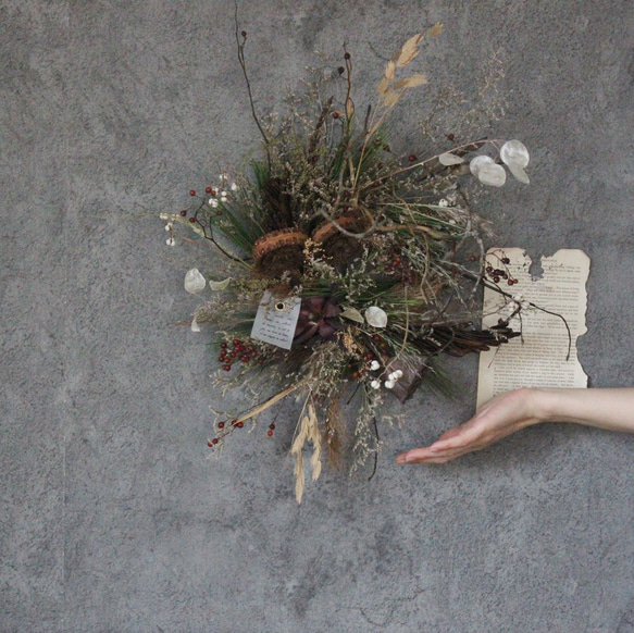 松を使った草花の和リース№1　　＊＊　　ルナリア　　しめ縄　正月飾り 4枚目の画像