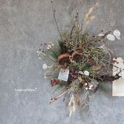 松を使った草花の和リース№1　　＊＊　　ルナリア　　しめ縄　正月飾り 2枚目の画像