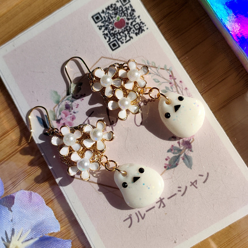 シマエナガ と 花 の レジン ピアス /イヤリング ピアス（フック