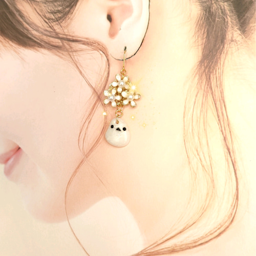 シマエナガ と 花 の レジン ピアス /イヤリング ピアス（フック