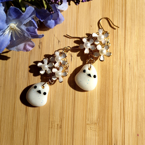 シマエナガ と 花 の レジン ピアス /イヤリング ピアス（フック