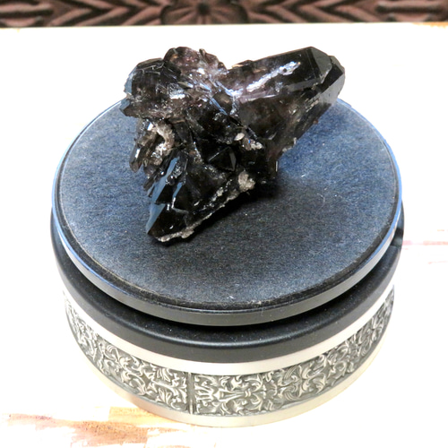 黒水晶 677g モリオン 水晶 原石 鑑賞石 自然石 誕生石 鉱物 鉱石 水石 美しい鉱物標本】モリオン(黒水晶)の原石／83g その他置物