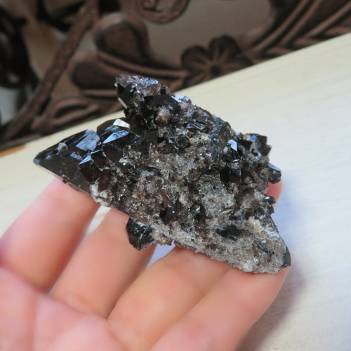 黒水晶 677g モリオン 水晶 原石 鑑賞石 自然石 誕生石 鉱物 鉱石 水石 黒水晶（モリオン）原石クラスター［No.25］ | パワーストーン
